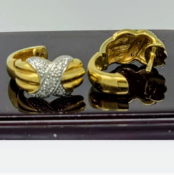 6 gr REAL 14K Gold Ribbed Diamond Earrings Huggies - Picture 3 of 4